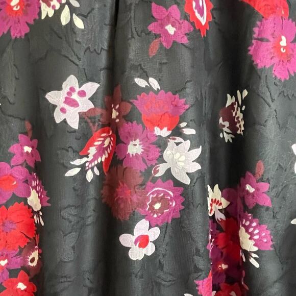 Ann Taylor Blouse Black Red Floral Long Sleeve Sz L Button Peplum NWT - Picture 7 of 8